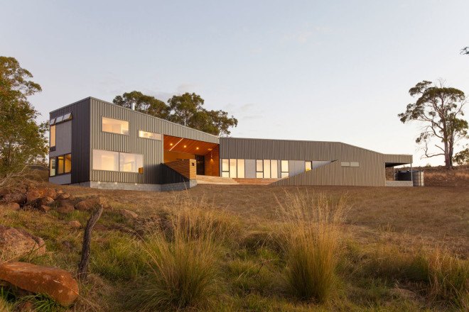 Valley House, Valley House by Philip M Dingemanse, Philip M Dingemanse, Tasmania, blackwood timber, Tasmanian timber, solar power, solar powered house, energy efficient architecture, double glazed windows, LEDs, heat pump technology, northern exposure, Launceston, natural ventilation, natural lighting