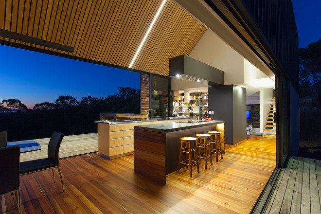 Valley House, Valley House by Philip M Dingemanse, Philip M Dingemanse, Tasmania, blackwood timber, Tasmanian timber, solar power, solar powered house, energy efficient architecture, double glazed windows, LEDs, heat pump technology, northern exposure, Launceston, natural ventilation, natural lighting
