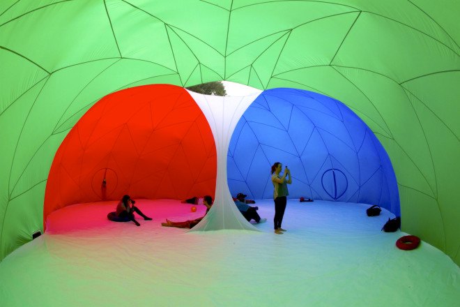 Pneuhaus, temporary installation, art installation, pneumatic architecture, pneumatic bubble, inflatable pods, inflatable architecture, RGBubble, Brown University, Rhode Island, Better World by Design, Core77 Design Awards