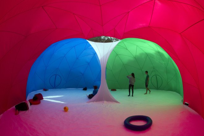 Pneuhaus, temporary installation, art installation, pneumatic architecture, pneumatic bubble, inflatable pods, inflatable architecture, RGBubble, Brown University, Rhode Island, Better World by Design, Core77 Design Awards