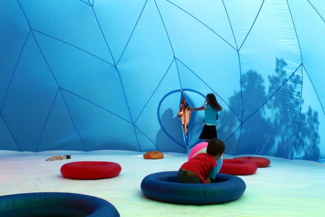 Pneuhaus, temporary installation, art installation, pneumatic architecture, pneumatic bubble, inflatable pods, inflatable architecture, RGBubble, Brown University, Rhode Island, Better World by Design, Core77 Design Awards