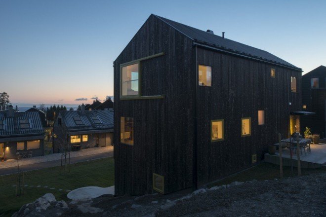 green design, eco design, sustainable design, timber clad home, Schjelderup Trondahl Arkitekter, House Linnebo, Oslo, pitched roof