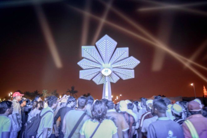 Solar Smart Palms, Al Mamzar beach, solar power, dubai, sustainable design, dubai solar power, solar power installations, solar trees beach, 103 Smart Palms on dubai beach, solar power design, Jumeirah beach smart palms, green design, renewable energy,