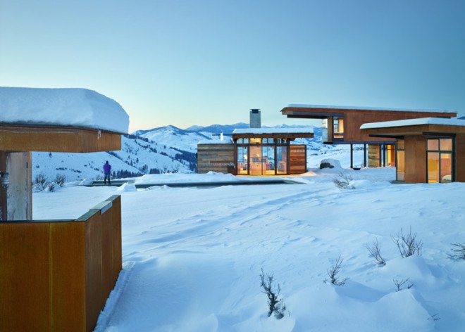 green design, eco design, sustainable design, Tom Kundig, Olson Kundig Architecture, corten steel, cantilevered house, Studhorse house, vacation retreat, glass curtains, Methow Valley