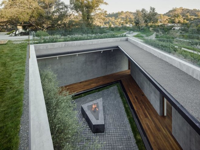 Oak Pass House, Walker Workshop, Southern California, California, hillside house, daylit home, glass facade, underground house, courtyard, concrete house, green architecture, luxurious villa