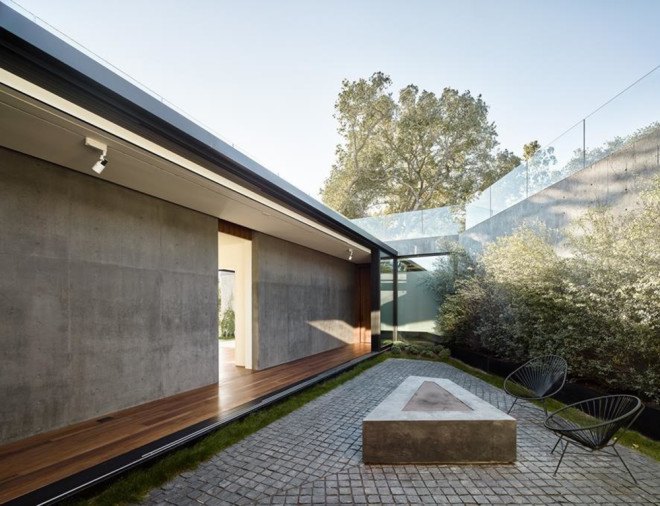 Oak Pass House, Walker Workshop, Southern California, California, hillside house, daylit home, glass facade, underground house, courtyard, concrete house, green architecture, luxurious villa