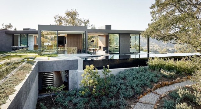 Oak Pass House, Walker Workshop, Southern California, California, hillside house, daylit home, glass facade, underground house, courtyard, concrete house, green architecture, luxurious villa