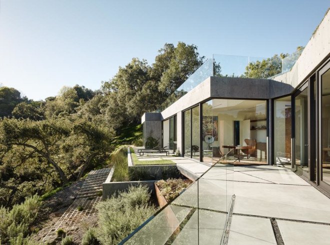 Oak Pass House, Walker Workshop, Southern California, California, hillside house, daylit home, glass facade, underground house, courtyard, concrete house, green architecture, luxurious villa