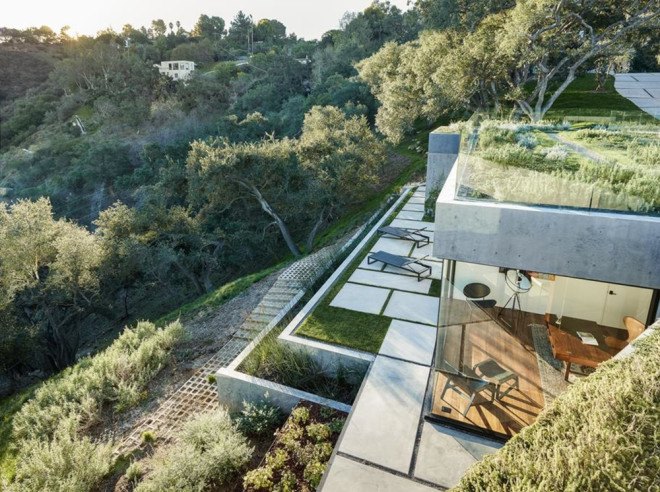 Oak Pass House, Walker Workshop, Southern California, California, hillside house, daylit home, glass facade, underground house, courtyard, concrete house, green architecture, luxurious villa