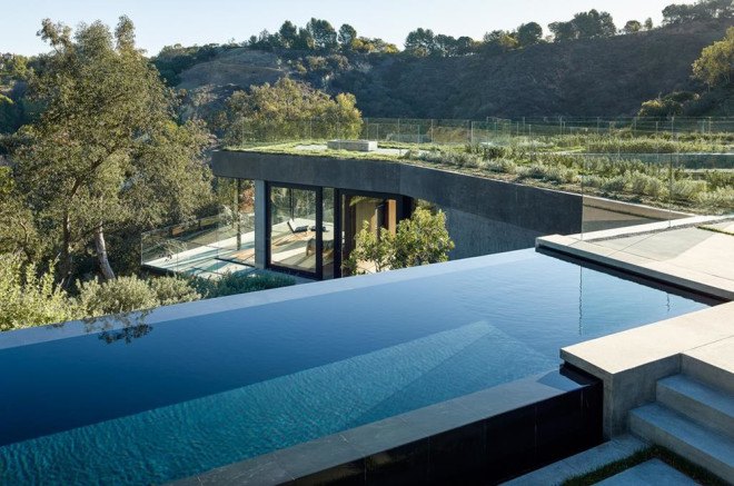 Oak Pass House, Walker Workshop, Southern California, California, hillside house, daylit home, glass facade, underground house, courtyard, concrete house, green architecture, luxurious villa