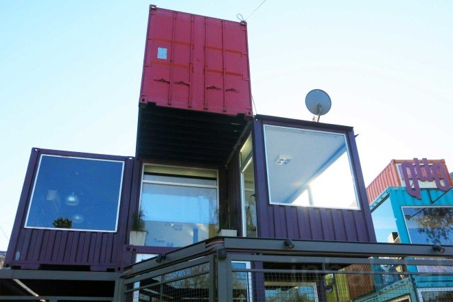 BZZ Arquitectura, shipping container mall, QUO Container Center, Cecilia Bertezzolo, EcoSan, Ingeniero Maschwitz, colorful containers, sustaimable shopping center, Buenos Aires, stacked shipping containers
