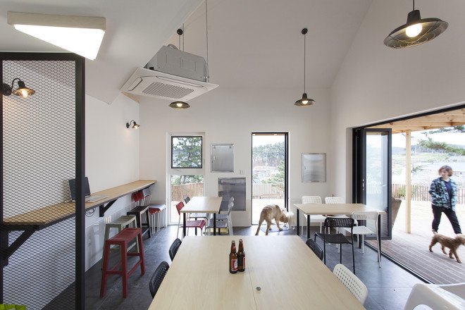 Bow-wow House, Bow-wow house by Design Band YOAP, Design Band YOAP, dog friendly house, dog friendly guesthouse, bow wow house south korea, south korea, south korea architecture, timber framed architecture, timber framed house, asphalt shingles, cement siding panels, dog guesthouse,