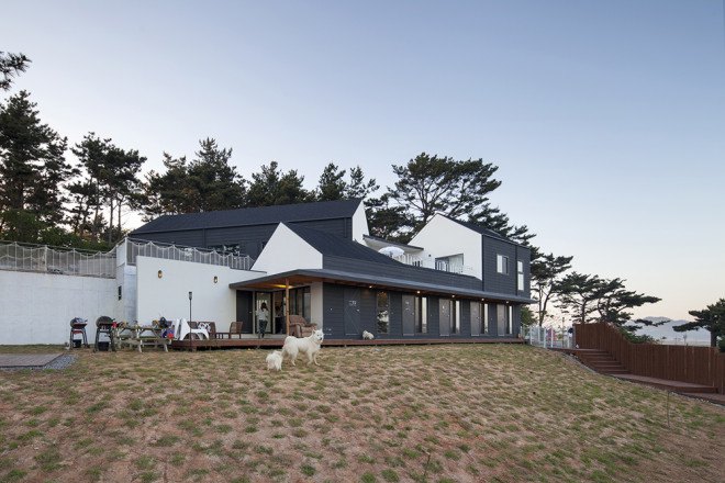 Bow-wow House, Bow-wow house by Design Band YOAP, Design Band YOAP, dog friendly house, dog friendly guesthouse, bow wow house south korea, south korea, south korea architecture, timber framed architecture, timber framed house, asphalt shingles, cement siding panels, dog guesthouse,