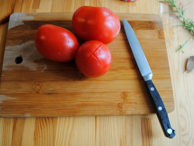recipe, cooking, seasonal, tomato, confit, vegetable, DIY, kitchen, how to make tomato confit, tomato confit recipe, seasonal summer recipe, farmer's market recipe, DIY tomato confit