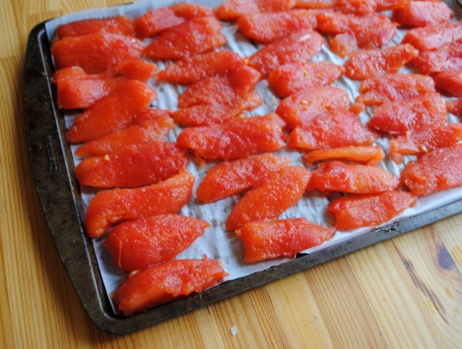 recipe, cooking, seasonal, tomato, confit, vegetable, DIY, kitchen, how to make tomato confit, tomato confit recipe, seasonal summer recipe, farmer's market recipe, DIY tomato confit