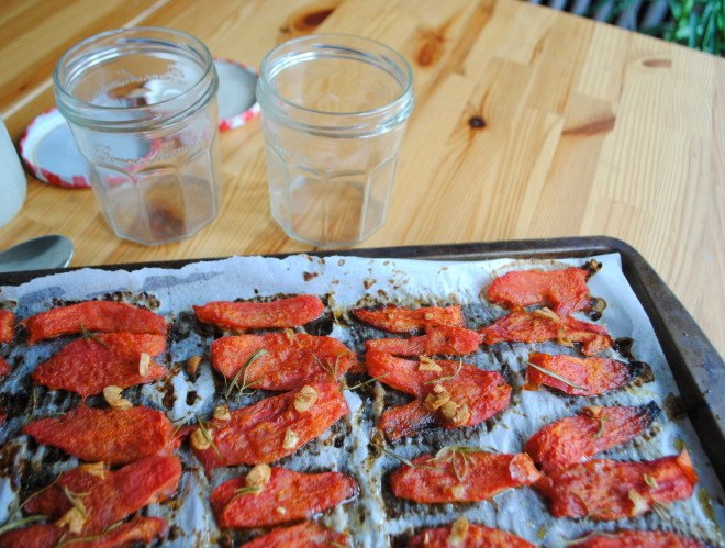 recipe, cooking, seasonal, tomato, confit, vegetable, DIY, kitchen, how to make tomato confit, tomato confit recipe, seasonal summer recipe, farmer's market recipe, DIY tomato confit