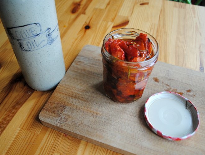 recipe, cooking, seasonal, tomato, confit, vegetable, DIY, kitchen, how to make tomato confit, tomato confit recipe, seasonal summer recipe, farmer's market recipe, DIY tomato confit