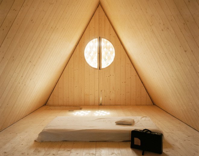 garden house, vécsey schmidt architekten, german architecture, german garden house, doris lasch, wooden attic, open attic, boundary wall, stone and wood architecture