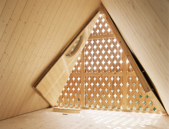 garden house, vécsey schmidt architekten, german architecture, german garden house, doris lasch, wooden attic, open attic, boundary wall, stone and wood architecture