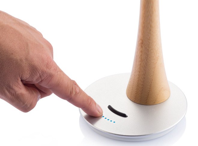 solar power, Gingko tree, smart phone, solar charger, Japanese Gingko free, XD Design, Japan, bamboo, renewable materials, green gadgets, clean tech, solar power, clean energy, solar tree charger, solar tree, mini solar panels