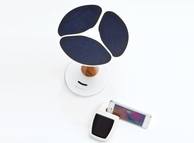 solar power, Gingko tree, smart phone, solar charger, Japanese Gingko free, XD Design, Japan, bamboo, renewable materials, green gadgets, clean tech, solar power, clean energy, solar tree charger, solar tree, mini solar panels