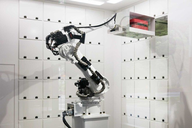 Henn-na Hotel Japan, Henn-na Hotel, hotel run by robots, energy efficient, humanoids rceptionist, dinosaur receptionist, automated system