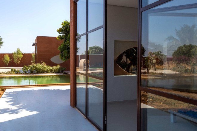 atelier koe, khamsa, senegal, clay bricks, harvested raw materials, raw building materials, solar power, wind power, wind turbine, natural pool, natural filtration system, natural freshwater pool, natural swimming pool