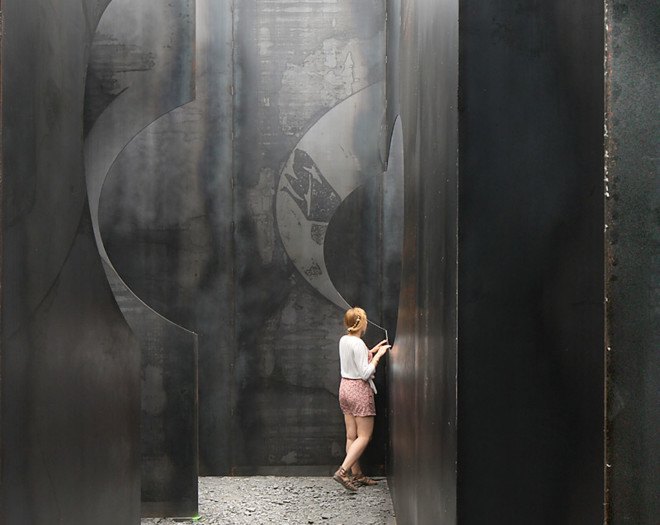Gijs Van Vaerenbergh, Labyrint installation, steel walls, steel structure, art installation, Belgium, maze art, labyrinth art, green design