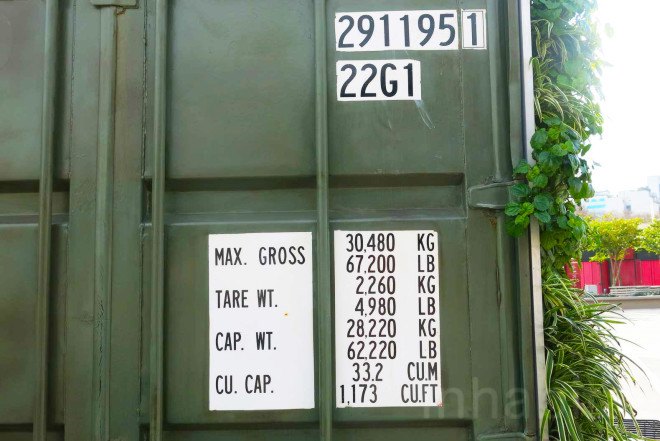 Mariana Flombaum, green-walled shipping container restaurant, Urban Crepe, Buenos Aires, Ana Lisa Alperovich, vertical green wall, recycled shipping container, food stall, French crepes