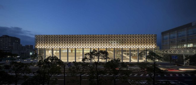 Oita Prefectural Art Museum, Shigeru Ban Architects, Frei Otto, exhibition space, Japan, traditional bamboo construction techniques, glass facade, timber lattice, lattice facade, green architecture