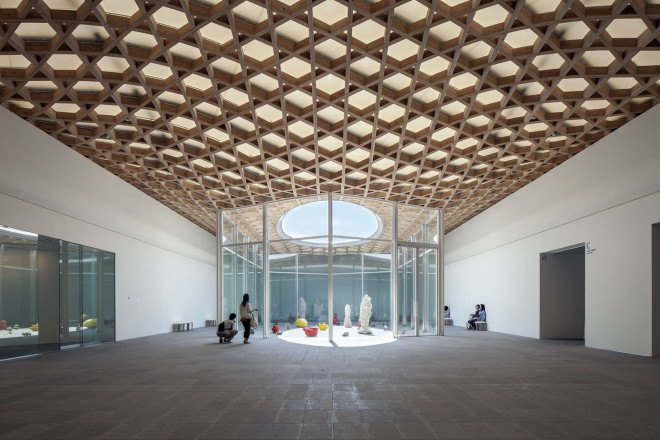 Oita Prefectural Art Museum, Shigeru Ban Architects, Frei Otto, exhibition space, Japan, traditional bamboo construction techniques, glass facade, timber lattice, lattice facade, green architecture