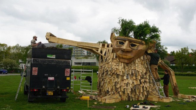 Horsens, Horsens Feel, Troels the Troll, upcycle sculpture, recycle sculpture, recycled art, wood pallets, wood pallet art, wood pallet sculpture, Thomas Dambo, Tagtomat, troll, troll sculpture, scrap wood
