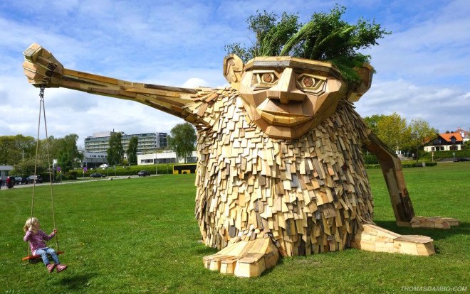 Horsens, Horsens Feel, Troels the Troll, upcycle sculpture, recycle sculpture, recycled art, wood pallets, wood pallet art, wood pallet sculpture, Thomas Dambo, Tagtomat, troll, troll sculpture, scrap wood