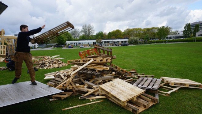 Horsens, Horsens Feel, Troels the Troll, upcycle sculpture, recycle sculpture, recycled art, wood pallets, wood pallet art, wood pallet sculpture, Thomas Dambo, Tagtomat, troll, troll sculpture, scrap wood