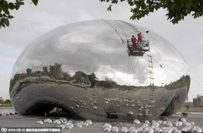 Bean, Chicago, China knockoff, China copycat, China copycat art, China copycat sculpture, Anish Kapoor, Karamay, Xinjiang, Big Oil Bubble, Big Oil Bubble sculpture, Big Oil Bubble China, copycat sculpture, LED,