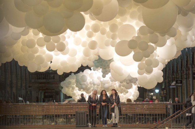 Charles Pétillon. London, temporary art, Heartbeat by Charles Pétillon, Heartbeat Covent Garden, Covent Garden cultural program, balloons, balloon art, balloon installation, London Covent Garden, Covent Garden art, large scale art installation,