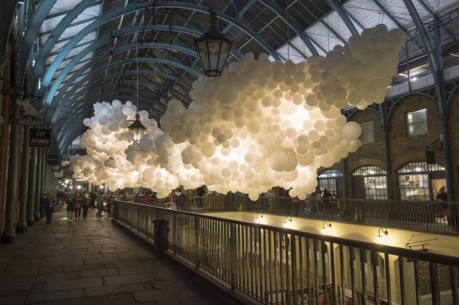 Charles Pétillon. London, temporary art, Heartbeat by Charles Pétillon, Heartbeat Covent Garden, Covent Garden cultural program, balloons, balloon art, balloon installation, London Covent Garden, Covent Garden art, large scale art installation,