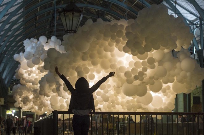 Charles Pétillon. London, temporary art, Heartbeat by Charles Pétillon, Heartbeat Covent Garden, Covent Garden cultural program, balloons, balloon art, balloon installation, London Covent Garden, Covent Garden art, large scale art installation,