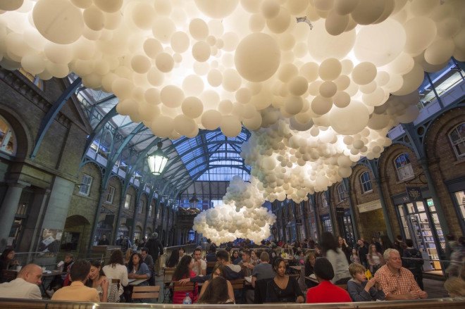 Charles Pétillon. London, temporary art, Heartbeat by Charles Pétillon, Heartbeat Covent Garden, Covent Garden cultural program, balloons, balloon art, balloon installation, London Covent Garden, Covent Garden art, large scale art installation,