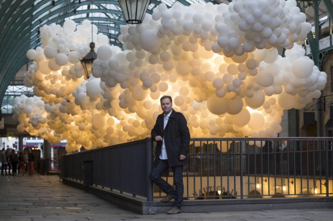 Charles Pétillon. London, temporary art, Heartbeat by Charles Pétillon, Heartbeat Covent Garden, Covent Garden cultural program, balloons, balloon art, balloon installation, London Covent Garden, Covent Garden art, large scale art installation,