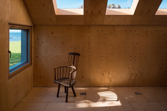 Midden Studio, Studio Weave, Scotland, Midlothian, zinc, zinc facade, embossed zinc, plywood, plywood interior, artists studio, skylights, soffit light, Scottish architecture, twin-gabled, gabled roof,