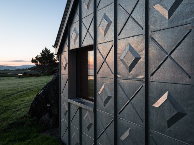Midden Studio, Studio Weave, Scotland, Midlothian, zinc, zinc facade, embossed zinc, plywood, plywood interior, artists studio, skylights, soffit light, Scottish architecture, twin-gabled, gabled roof,