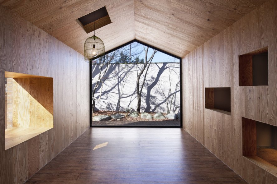UTAA, Pinocchio, Pinocchio children&rsquo;s center, renovation, renovated building, South Korea, Unak Mountain, Poneok, larch, larch wood, gabled extension, glazed end wall, high ceilings, book cafe, house within a house, house in a house, house inside a house,