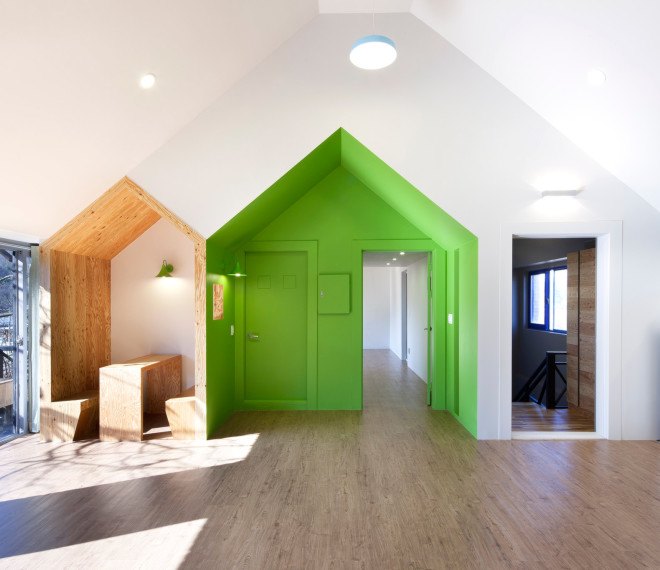 UTAA, Pinocchio, Pinocchio children’s center, renovation, renovated building, South Korea, Unak Mountain, Poneok, larch, larch wood, gabled extension, glazed end wall, high ceilings, book cafe, house within a house, house in a house, house inside a house,