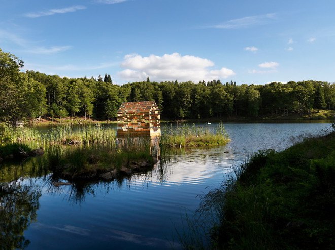 Elise Morin, Florent Albinet, Walden Raft, floating building, wooden cabin, acrylic glass, polyethylene, green envelope, experimental building, movable architecture