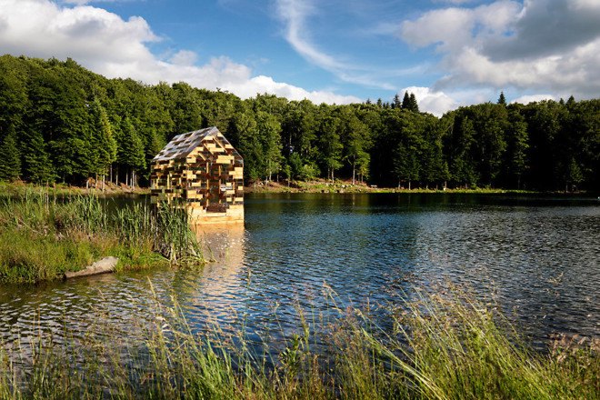 Elise Morin, Florent Albinet, Walden Raft, floating building, wooden cabin, acrylic glass, polyethylene, green envelope, experimental building, movable architecture