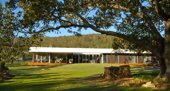 Wongawallan Valley, natural cross ventilation, breezeways, courtyards, Fig Tree Residence, Bach House, Jamison Architects, off grid house, solar powered house, solar power, natural light, passive principles, off the grid house, off grid architecture, Gold Coast, Bach House by Jamison Architects, fig tree