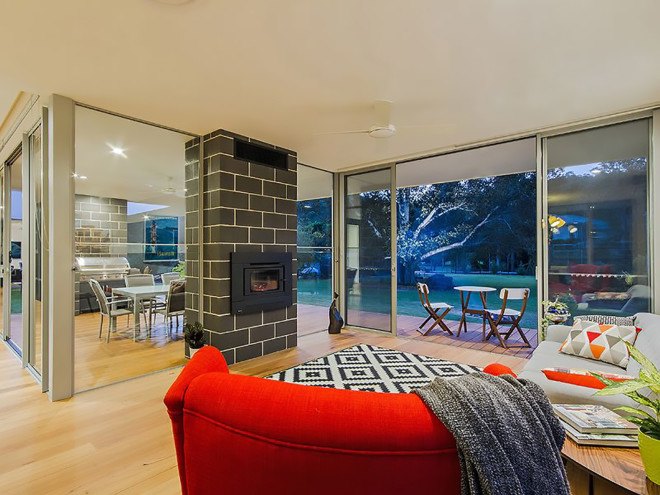 Wongawallan Valley, natural cross ventilation, breezeways, courtyards, Fig Tree Residence, Bach House, Jamison Architects, off grid house, solar powered house, solar power, natural light, passive principles, off the grid house, off grid architecture, Gold Coast, Bach House by Jamison Architects, fig tree