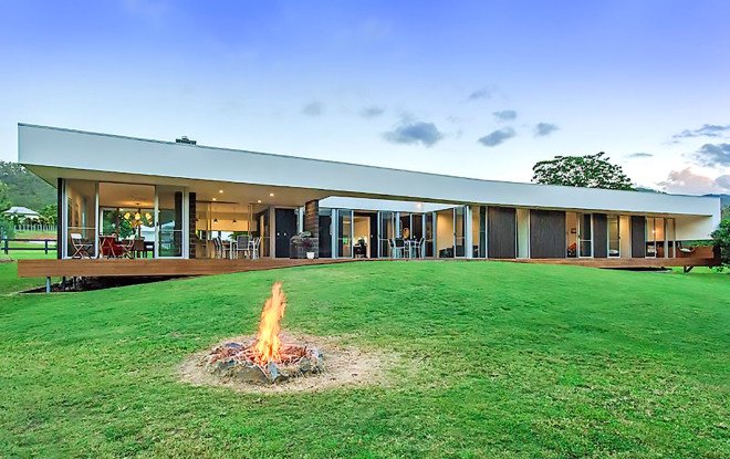 Wongawallan Valley, natural cross ventilation, breezeways, courtyards, Fig Tree Residence, Bach House, Jamison Architects, off grid house, solar powered house, solar power, natural light, passive principles, off the grid house, off grid architecture, Gold Coast, Bach House by Jamison Architects, fig tree