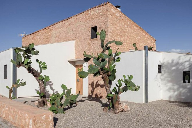 Munarq, Can Valls, green renovation, farmhouse, green interior, stone house, courtyard, natural lighting, Mallorca, green architecture